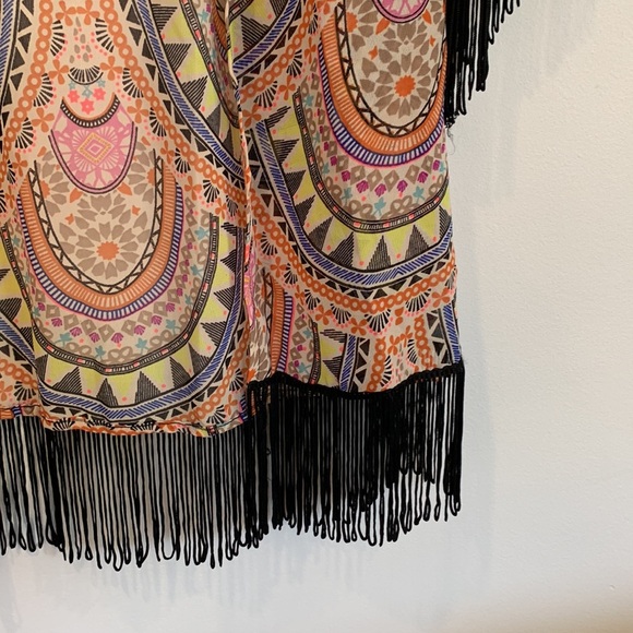 Women’s Angie Boho Style Kimono with Fringe - Size Medium - Picture 4 of 7